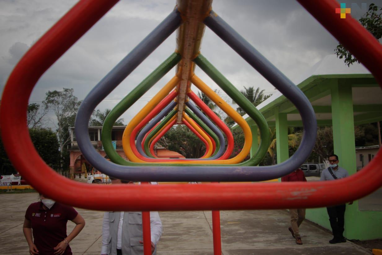 Entrega SEDESOL juegos infantiles en Chacaltianguis