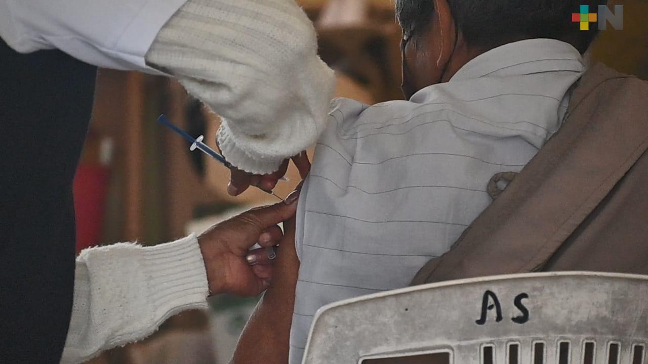 Inicia vacunación de adultos mayores en Platón Sánchez