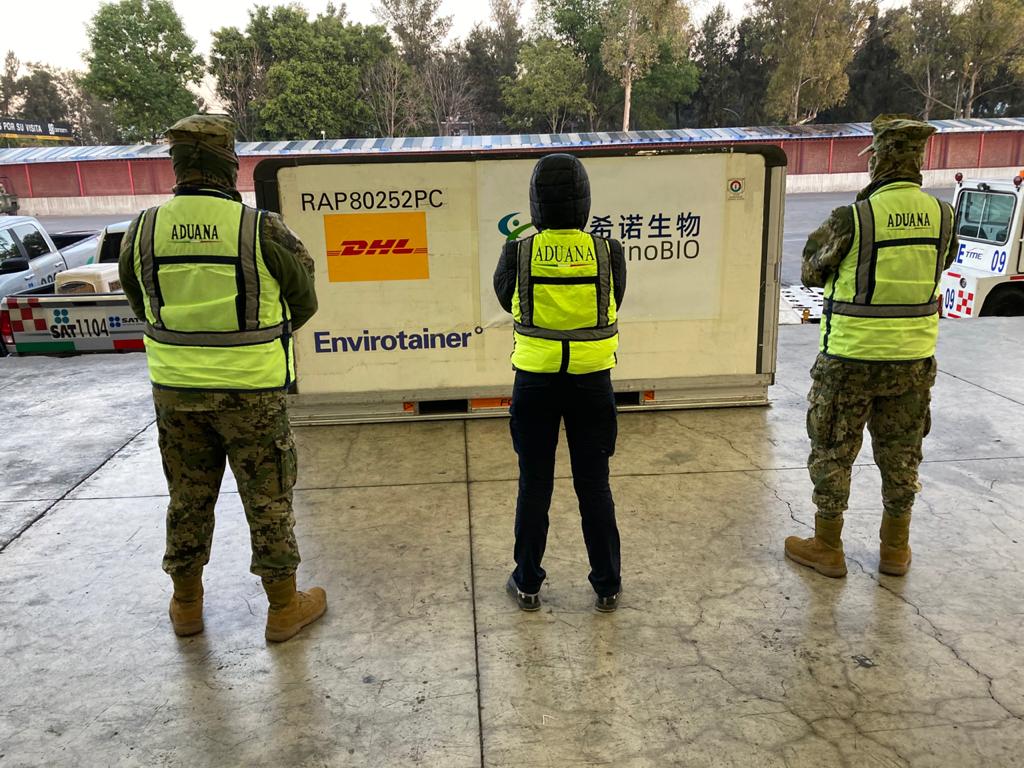 Llegan a CDMX vacuna contra COVID-19 de CanSino