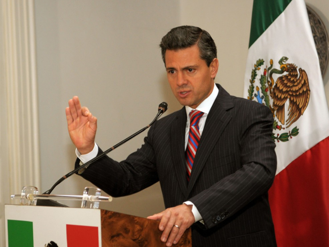 Enrique Peña Nieto promulga la Ley de Amparo
