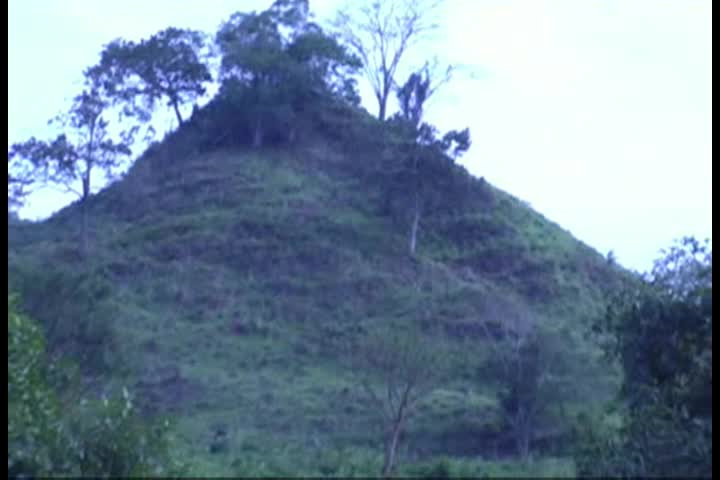 INAH visita zona arqueológica de Aparicio