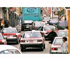 Taxistas descartan aumentar tarifas pese a gasolinazos