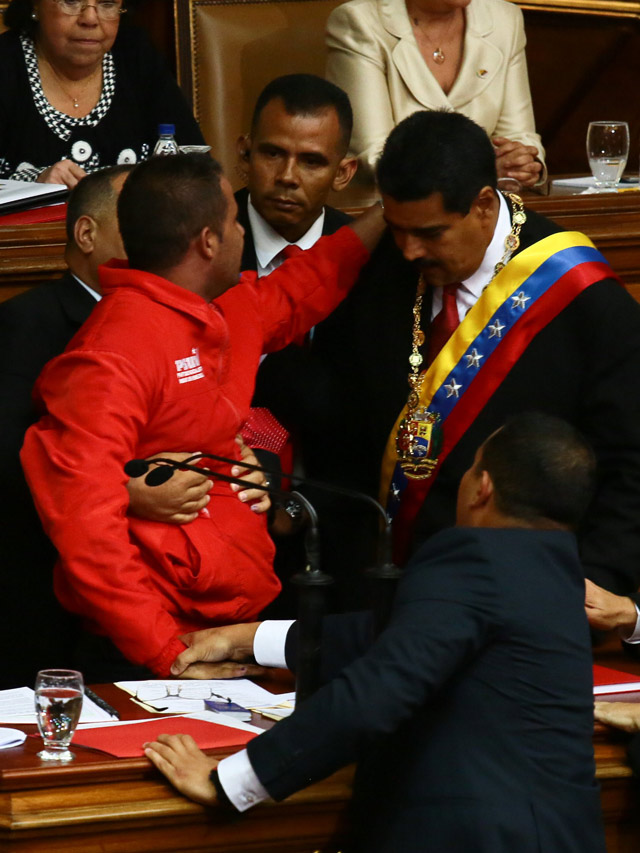 La seguridad falló, pudieron darme un tiro aquí, dice Maduro en juramentación