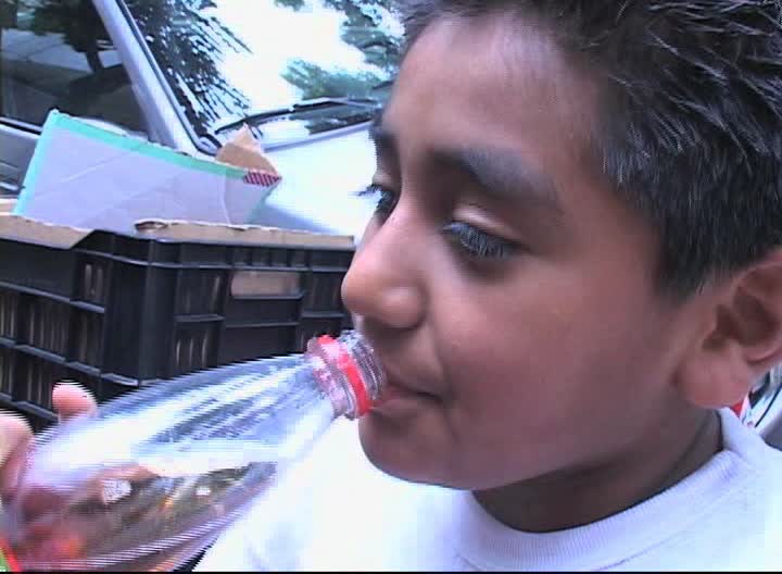 Niños en zonas rurales cambian leche por refresco: UV