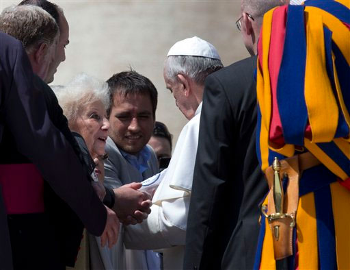 Papa Francisco promete ayudar a las Abuelas de Plaza de Mayo