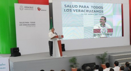 Transformamos el sistema de salud para garantizar el bienestar de las familias veracruzanas: Javier Duarte