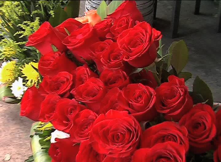 Repuntan ventas de floristas previo al Día del Amor y la Amistad
