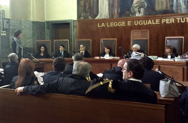 Testifica ‘Ruby’ en juicio sobre orgías de Berlusconi