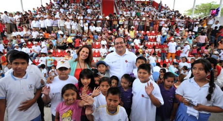 La sonrisa de un niño, el mejor motivo para seguir adelante: Javier Duarte