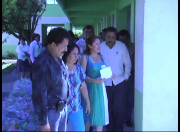 Madres solteras de Vega de Alatorre participan en cursos de autoempleo