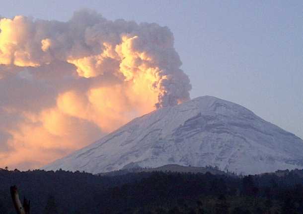 Se eleva la alerta volcánica en el Popocatépetl