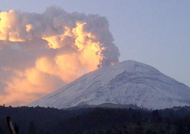 Se eleva la alerta volcánica en el Popocatépetl