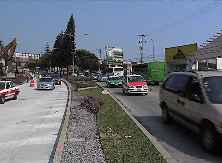 Reabren paso vehicular en Avenida Lázaro Cárdenas