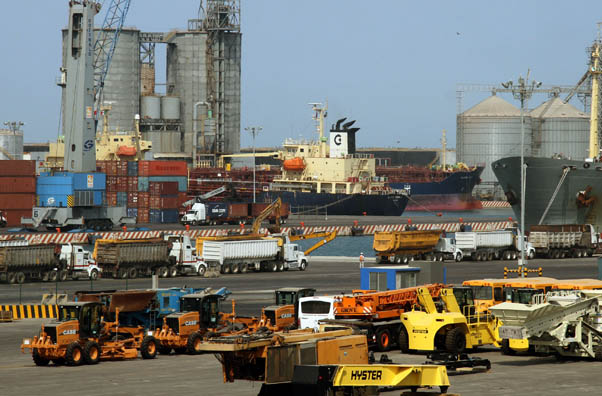 Trabajadores portuarios demandan reparto de utilidades