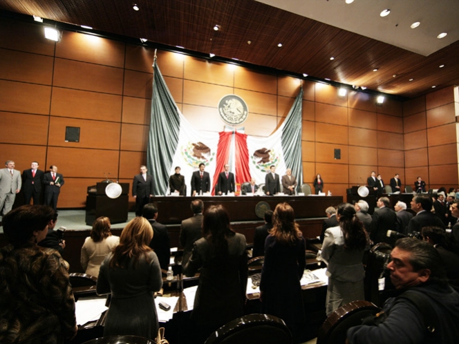 Legisladores federales pugnan por restringir circulación de pipas