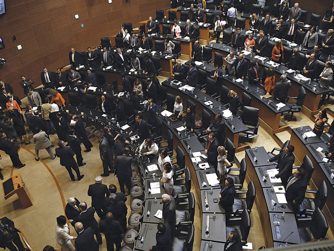Senadores gastan en viajes 5 veces más que diputados