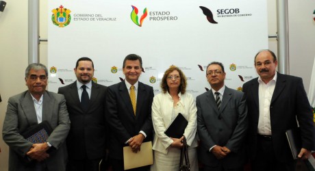 Presentan a los integrantes del Comité de Enlace y Vigilancia Ciudadana de la Comisión Plural