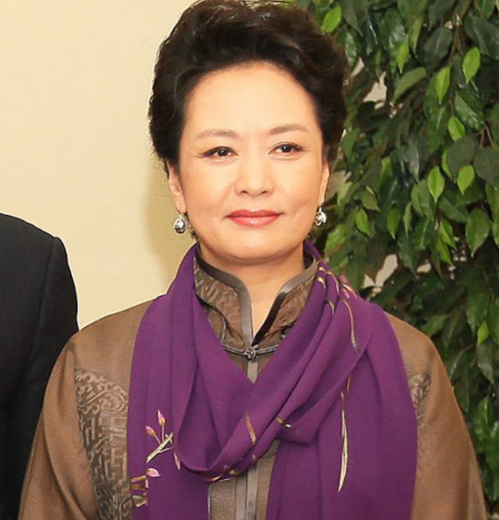 EXpediente: Peng Liyuan, madre y generala de toda China