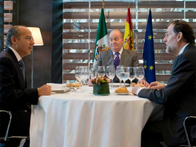 España otorga la Orden del Mérito Civil a ex presidente Felipe Calderón
