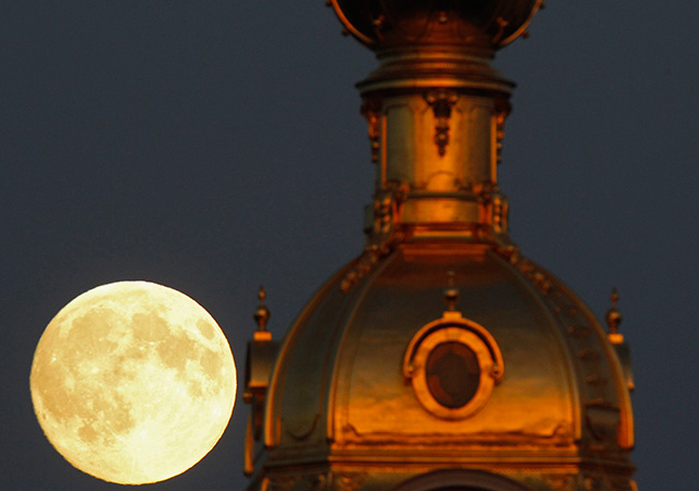 Impresionante video, el mundo disfruta de la ‘Súper Luna’