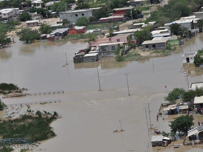 Lluvia provoca cierres y desalojos de escuelas de Ciudad Victoria, Tamaulipas