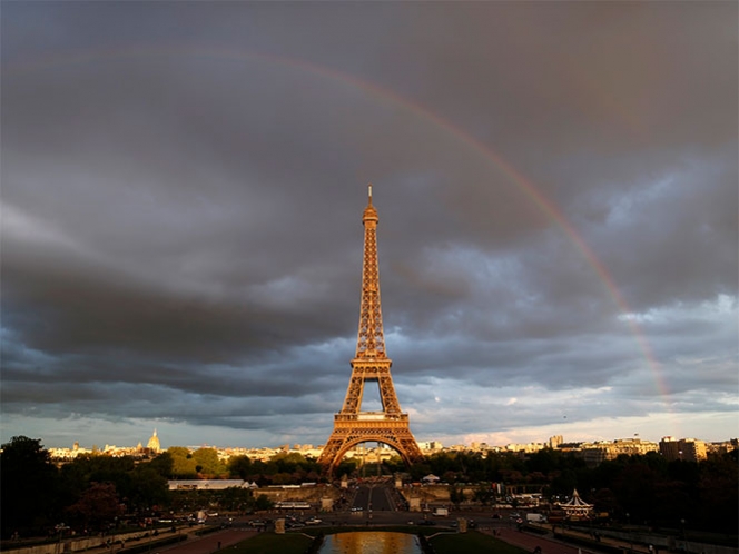 Cierran la Torre Eiffel por huelga