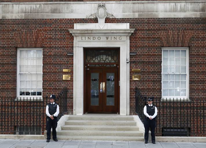 Los duques de Cambridge, tras el nacimiento de su hijo: «No podemos estar más felices»