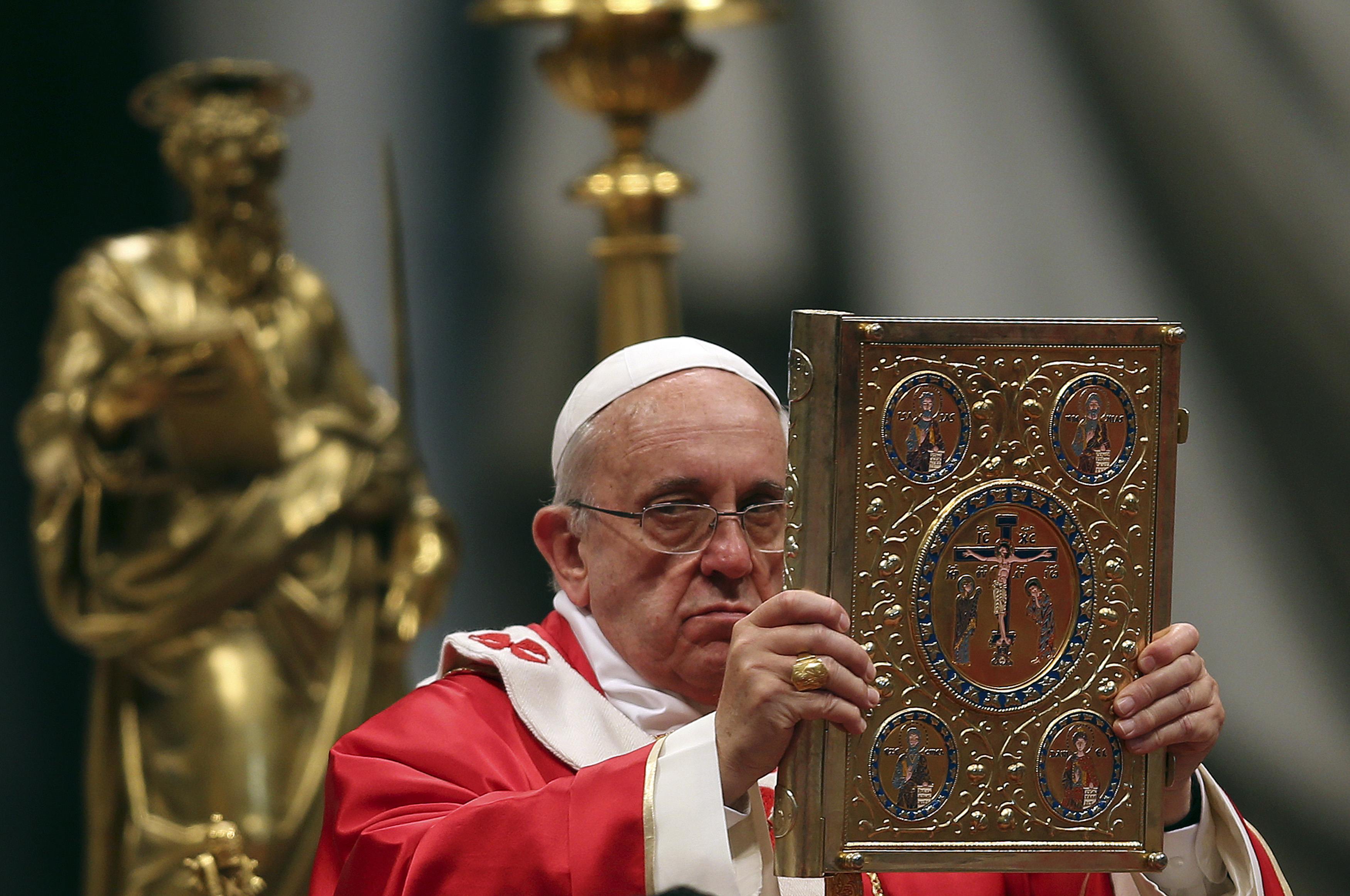 Primera encíclica del Papa Francisco destaca al amor