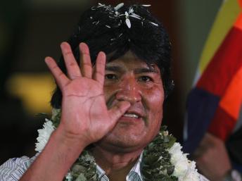 España se disculpa con Bolivia por el incidente con el avión de Evo Morales