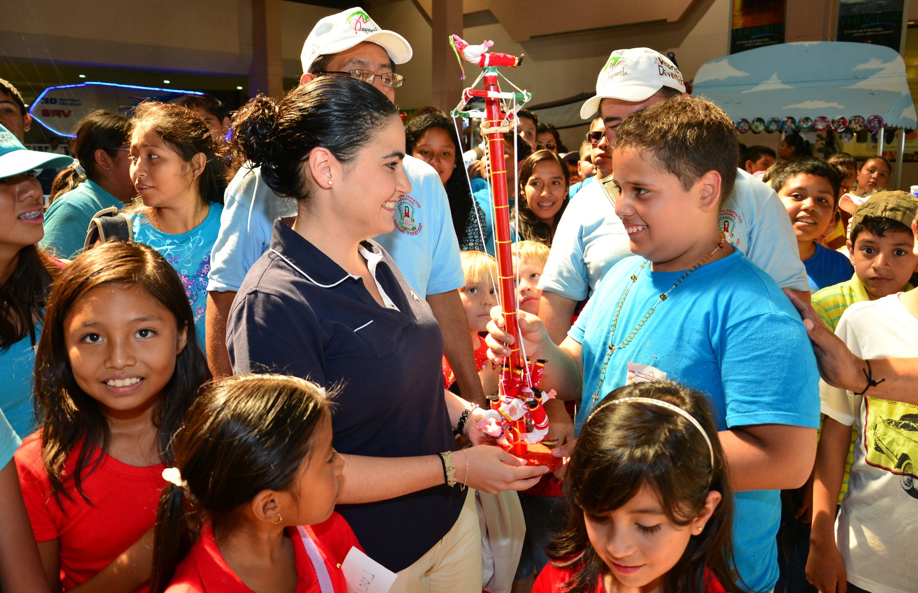 Lleva DIF Estatal a 120 niños del Totonacapan al Acuario de Veracruz