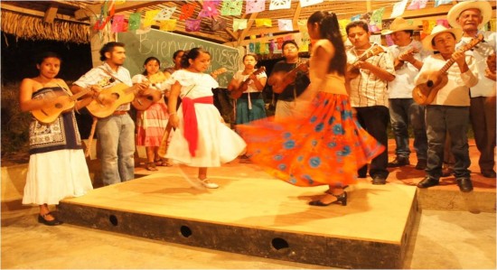 Fandango en Xalapa para apoyar al Festival del Tesechoacán
