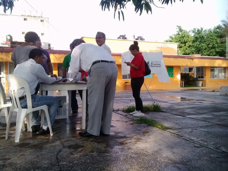 Breves lluvias permitieron que ciudadanos salieran a votar en Alvarado