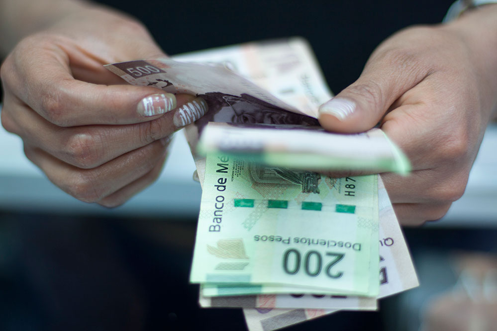 ¿Cuántas bacterias tiene un billete?