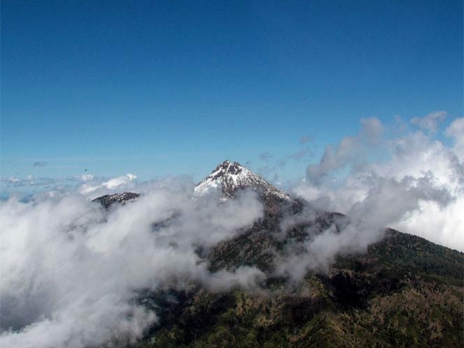 Roban equipo del sistema de monitoreo del volcán de Colima