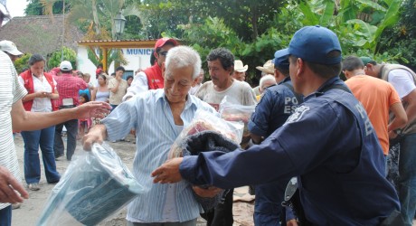 Entregan apoyos a más de 600 familias de comunidades de San Rafael