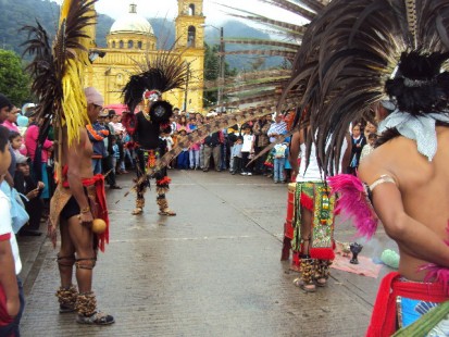 Danzantes de Ixtaczoquitlán triunfan en Francia, se van a Miami y Turquía