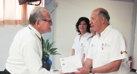Entrega IVEA certificados de Educación Básica en Papantla
