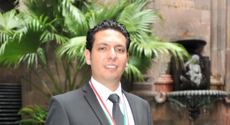 Rafael, médico, profesor, investigador, altruista, Premio Estatal de la Juventud
