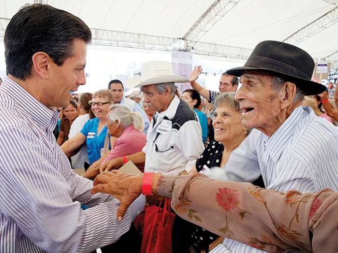 Enrique Peña Nieto cancela gira por pugna docente