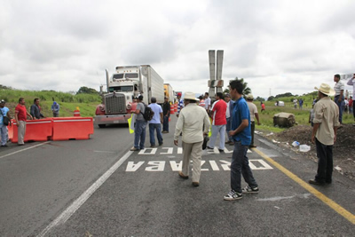 Los bloqueos de autopistas por cañeros sólo provocan pérdidas económicas a sectores ajenos al conflicto: diputado local Félix Castellanos