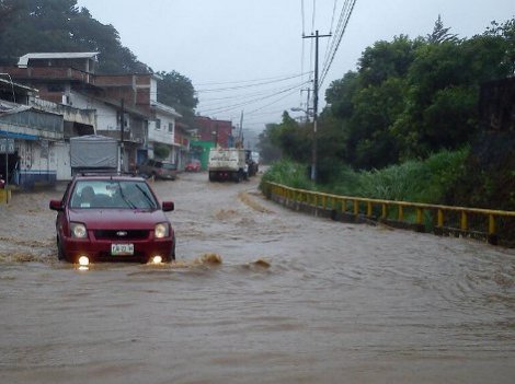 Inundaciones en Xalapa por desborde de Río Carneros