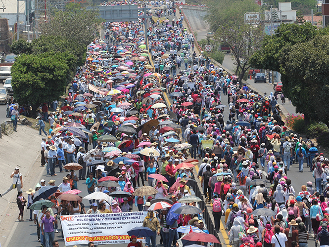 Reinician protestas maestros de Guerrero por reforma educativa