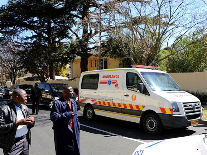 Mandela pasa primera noche en su casa, convertida en hospital