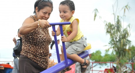 Agradecen pobladores de Catemaco la construcción del Parque DIF Adelante