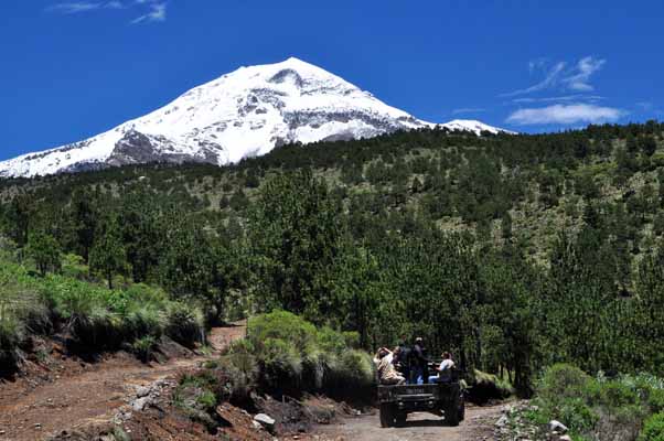 Rescatan a alpinista extraviado en el Pico de Orizaba