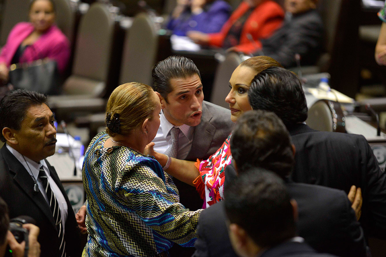 Avalancha de manotazos en la Cámara de Diputados