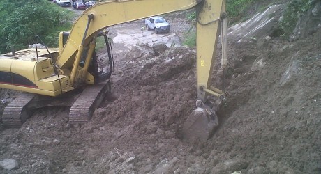 Atiende SIOP 55 caminos afectados por las lluvias