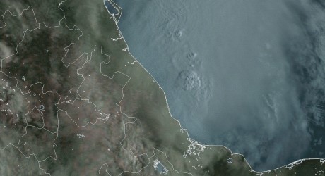 Prevalecen lluvias por tormenta tropical Ingrid: PC