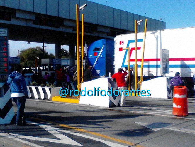 Maestros de la CNTE protestan ahora en accesos al DF