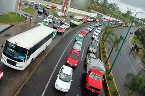 Graves pérdidas por retrasos en el transporte de pasajeros, mercancías y perecederos como resultado del bloqueo de maestros en Banderilla